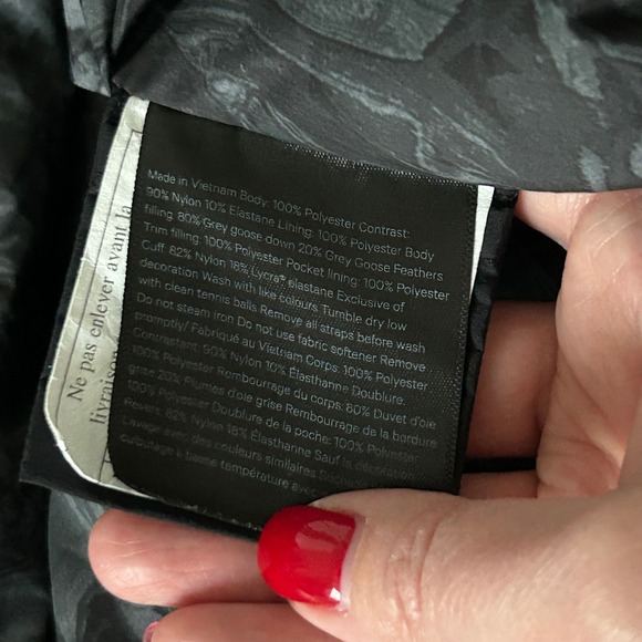 Lululemon Down Jacket Puffer Coat in Black 600 Fill Goose Down Size 12 - Picture 9 of 11